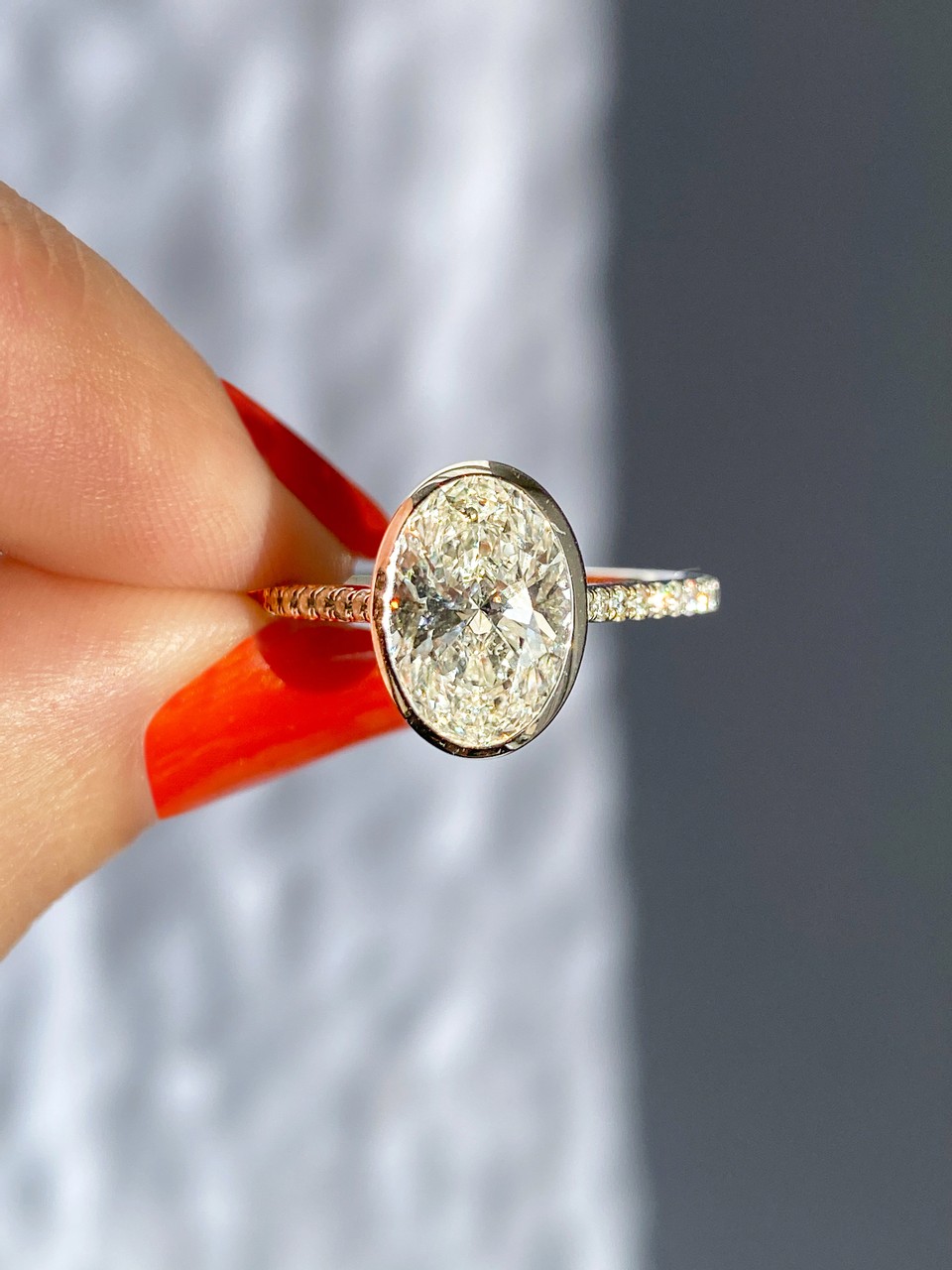 Oval hot sale bezel ring