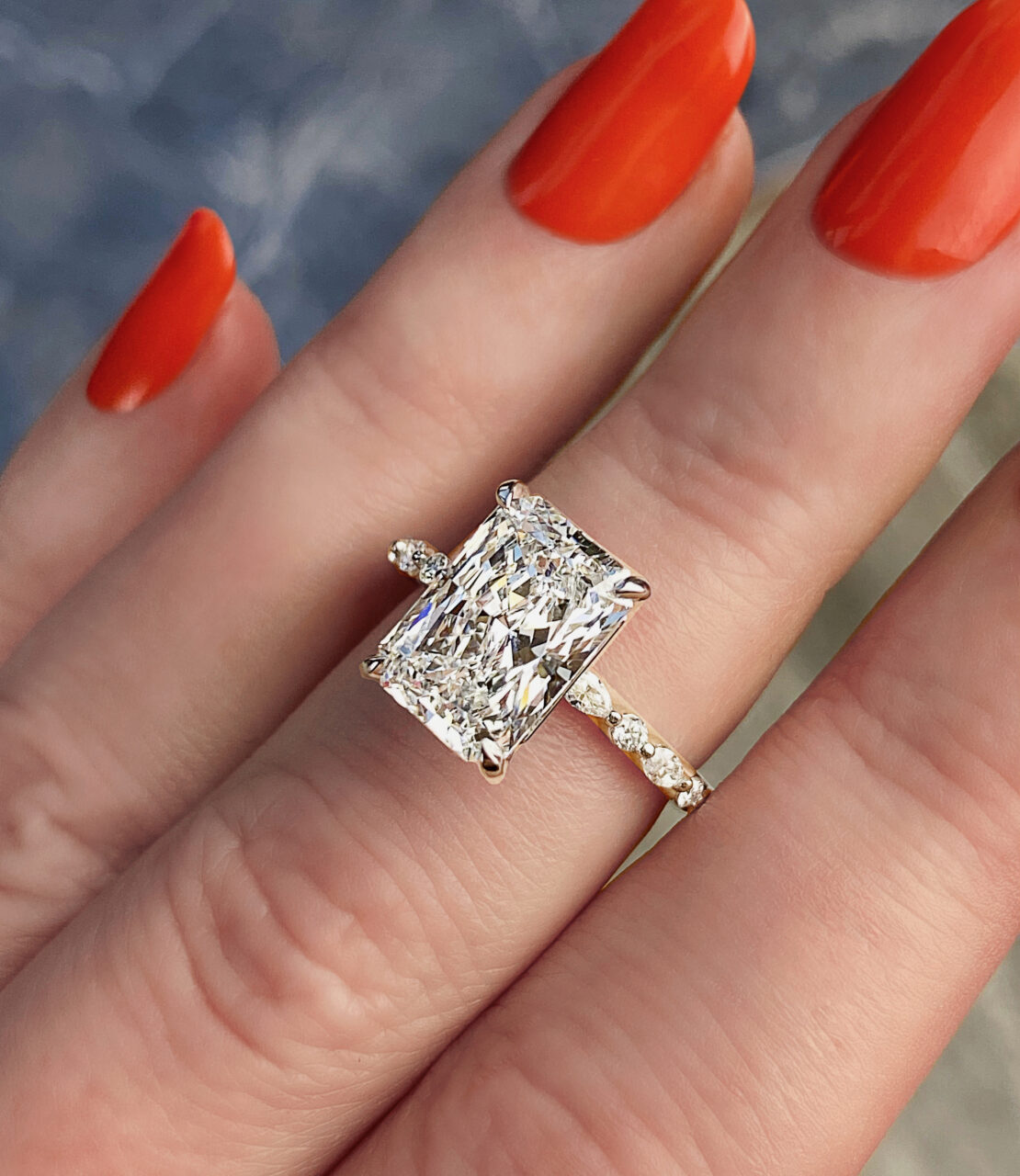 Moissanite vs. Diamond — The Differences in Diamond Alternatives