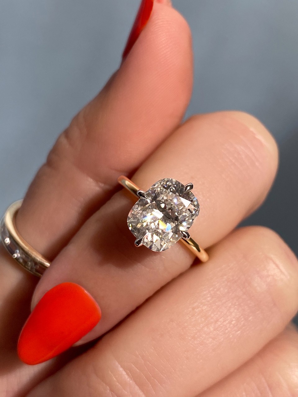 Antique cushion cut 2024 engagement ring