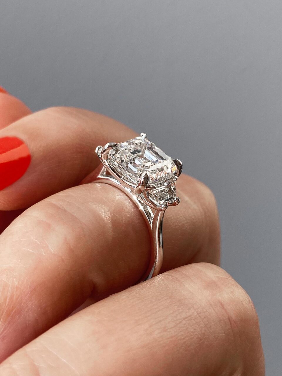 WHAT IS A DIAMOND ENGAGEMENT RING WITH A CATHEDRAL SETTING?